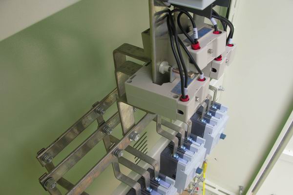 建始配电柜-应急照明配电柜使用对工作人员的具